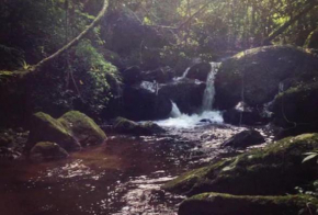 Hospedaria Kanach' - Pequena Cabana Arev com Cachoeira Particular